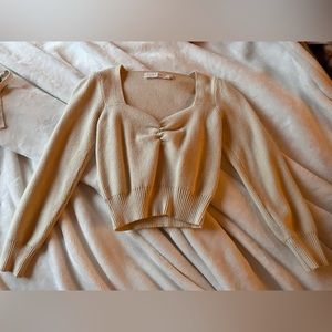 Size Small ASTR THE LABEL cream-colored cropped sweater blouse.